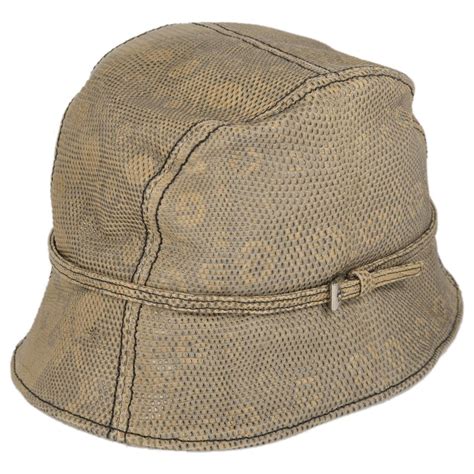 prada chapeau femme